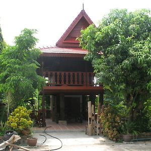 Hotel Teak House Chiang Mai Exterior photo