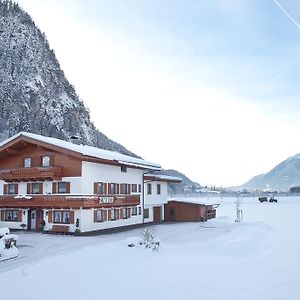 Hotel Gastehaus Luxner Strass im Zillertal Exterior photo