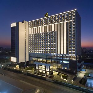 Hotel Taj Skyline Ahmedabad Exterior photo