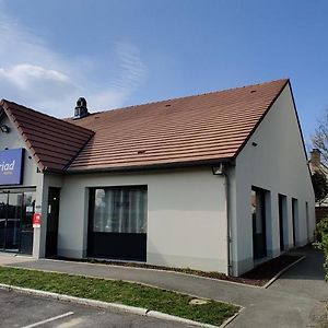 Hotel Kyriad Fontenay - Trésigny Exterior photo