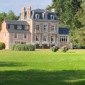 Chateau De La Chasse Beauvais Bed and Breakfast Romagne  Exterior photo