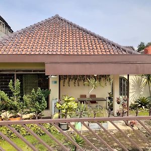 Gio Guest House Bogor Exterior photo