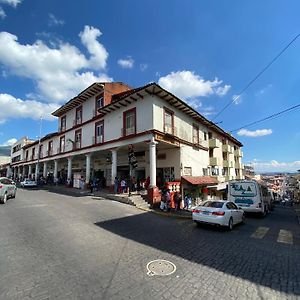 Hotel Oseguera Uruapan  Exterior photo