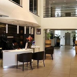 Room In Lodge - Leola Hotel-Ikeja, Lagos Exterior photo