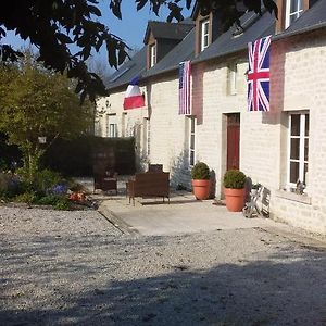 Chambre De Rose - Le Refuge Des Parachutistes - En Bordure Du Marais Bed and Breakfast Neuville-au-Plain Exterior photo