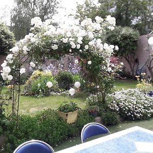 Le Jardin Fleuri Bed and Breakfast Saint-Nazaire  Exterior photo