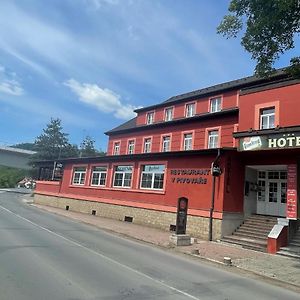 Hotel V Pivovare Davle Exterior photo