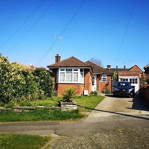 Cozy Entire Bungalow House Winchmore Hill Exterior photo