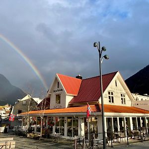 Hotel Stryn Kaffebar & Vertshus Exterior photo