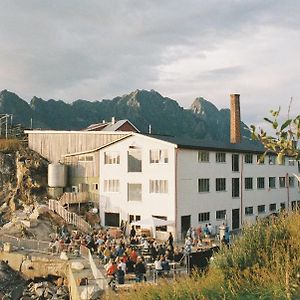 Trevarefabrikken Henningsvaer Exterior photo