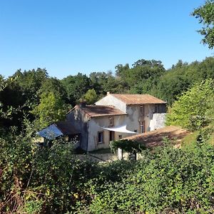 Grand gîte dans son écrin de Nature Saint-Laurent-du-Mottay Exterior photo