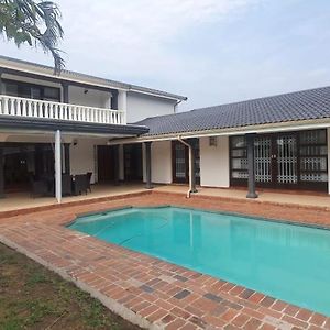 Nonisands Guesthouse Uvongo Beach Exterior photo