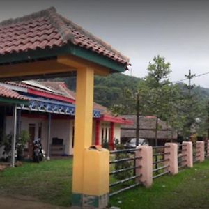 Villa Fadil Gunungpicung Exterior photo