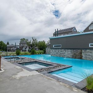 Condo climatisé près du Mont Sainte-Anne avec parc aquatique, piscine, spa, gym, arcades et billard ! Beaupré Exterior photo