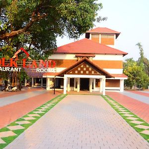 Hotel Ktdc Folk Land, Parassinikadavu Pāppinisseri Exterior photo