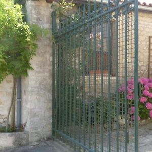 Apartamento Gite Du Logis De La Roche - Niort - Chauray Exterior photo