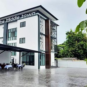 Hotel The Middle Town Sha Chiang Rai Exterior photo