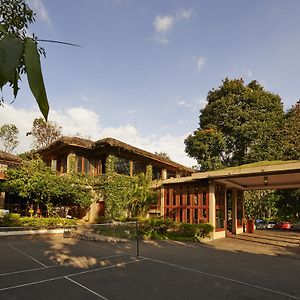 Hotel Club Mahindra Thekkady Exterior photo