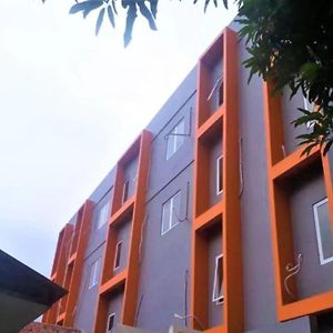 Hotel Giant Kost Tangerang Exterior photo