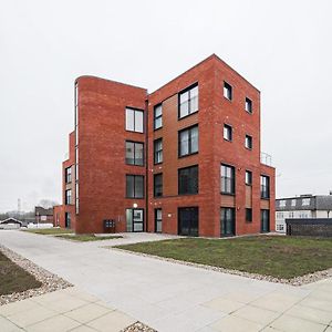 Livestay-Modern Apartment Minutes Away From Heathrow Slough Exterior photo