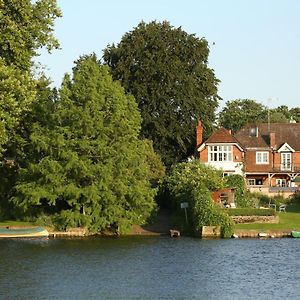 Inverloddon Bed And Breakfast, Wargrave Reading Exterior photo