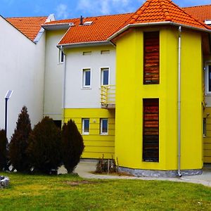 Hotel Pajkos Póni Vendégház Miskolc Exterior photo