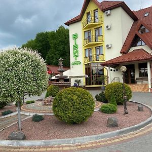Hotel Restaurant Vizit Truskavets Exterior photo