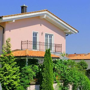 Charming Apartment With Terrace In Deggendorf Exterior photo