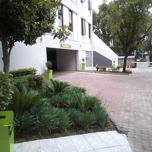 Rosebank Central Accommodation By The Mall Johannesburgo Exterior photo