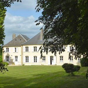 Maison D'Hotes Le Chateau De Puxe Hostal Exterior photo