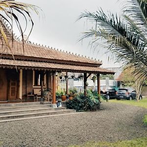 Villa Joglo Cimande Bogor Exterior photo