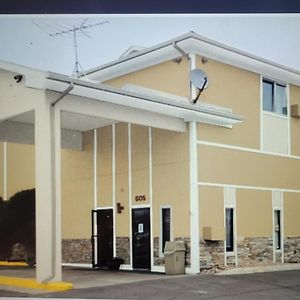 Hotel Super 8 By Wyndham Cos/Hwy. 24 E/Pafb Area Cimarron Hills Exterior photo