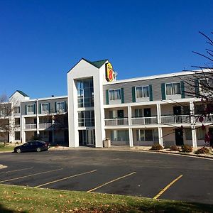 Hotel Super 8 By Wyndham Madison East Exterior photo