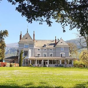 Domaine des Cèdres - Logis Hôtel, Résidence, Gîtes et Insolites Villebois Exterior photo