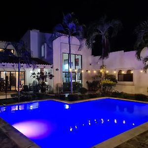 Casa Del Arte, A Luxury Beachfront Villa With Private Pool Tela Exterior photo