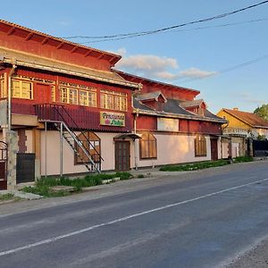 Hotel Lotus Suceava Exterior photo