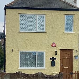Cosy Cottage Great Bentley Near Station And Shops Exterior photo