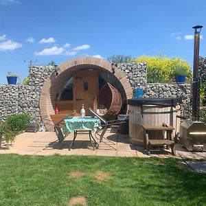 Romantic Escape Luxury Hobbit House With Hot Tub Sheerness Exterior photo