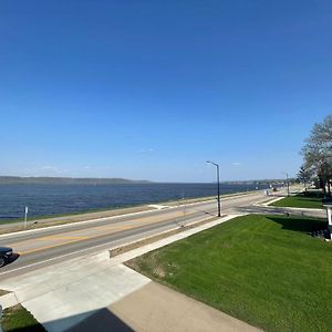3 Bedroom Condo With Lake Pepin Views With Access To Shared Outdoor Pool Lake City Exterior photo