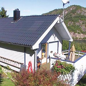 Cozy Home In Lyngdal With Kitchen Osestad Exterior photo