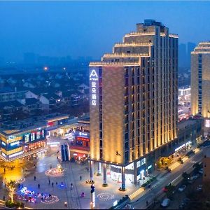 Wuhan Yaduo Optics Valley Youth Remittance Financial Port Hotel Exterior photo