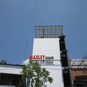 Maxley Hotel Yakarta Exterior photo