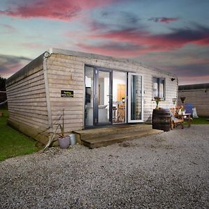 Wheal Prosper- Beautifully Fitted Wooden Lodge Helston Cornwall Exterior photo