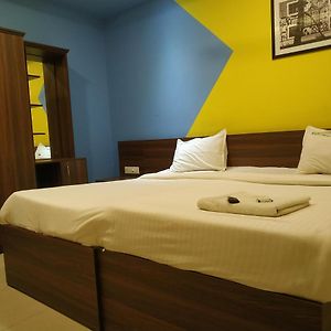 Kadavil Suites Rooms And Apartments Edappally Kochi Exterior photo