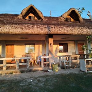 Buena Vista Beach Resort&Resto Bar, Hill side Pagudpud Exterior photo