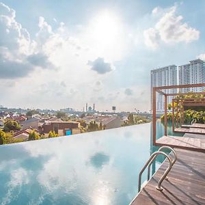 Redliving Apartemen Grand Kamala Lagoon - Realty Pro Tower Barclay North Bekasi Exterior photo