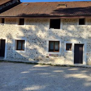 Apartamento Le Gite De La Ferme Belley Exterior photo