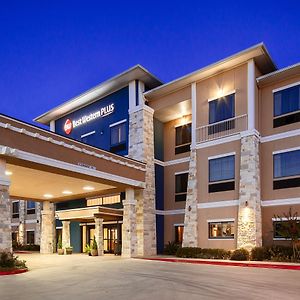 Best Western Plus Lytle Inn And Suites Exterior photo