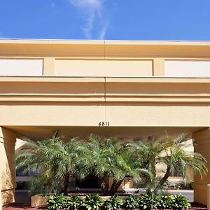 Hotel La Quinta By Wyndham Tampa Fairgrounds - Casino Exterior photo