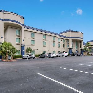 Clarion Inn&Suites Central Clearwater Beach Exterior photo